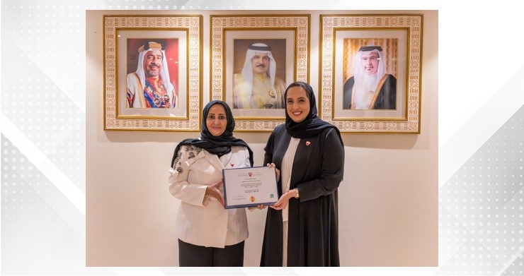 Health Minister presents Housing Ministry with Diamond-level healthy workplace accreditation